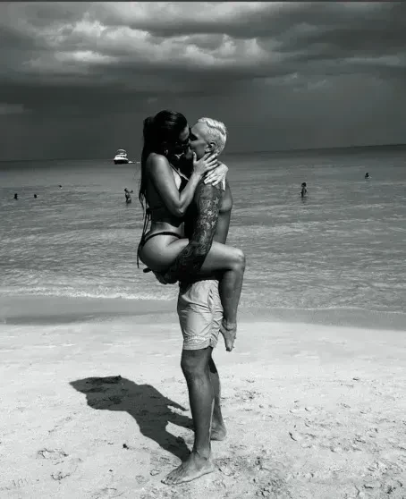 Анна Седокова ответила хейтерам после того, как её раскритиковали за резкое похудение после смерти бывшего мужа