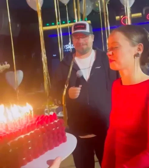 Катерина Ковальчук отметила день рождения с мужем Гариком Харламовым и свекровью