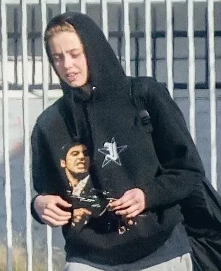 Шайло Джоли засняли на выходе из танцевального зала