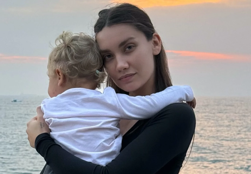 Карина Истомина опубликовала новые фото с дочерью из Дубая