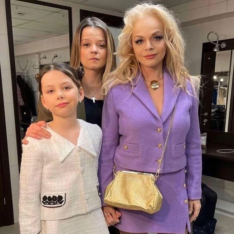 Долина рассказала, за что просит прощения у дочери в каждый ее день рождения