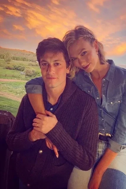 Карли Клосс ждёт третьего ребёнка