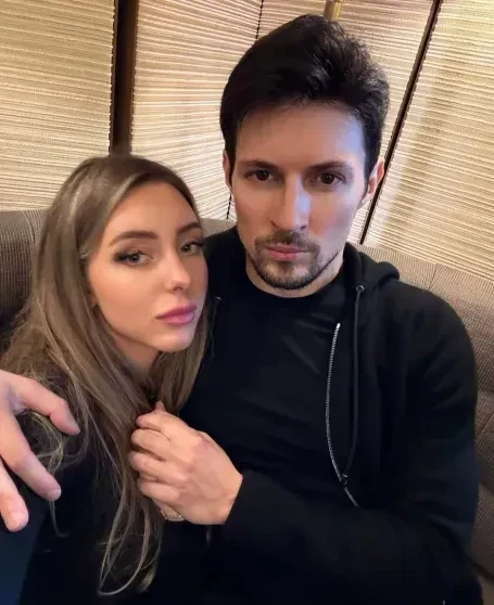 Павел Дуров сообщил о новом рекорде Telegram, назвав WhatsApp "дешёвой копией". Его похвалил Илон Маск