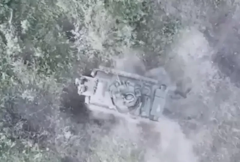 Опубликованы кадры уничтожения личного состава ВСУ, десантировавшегося с БМП Bradley