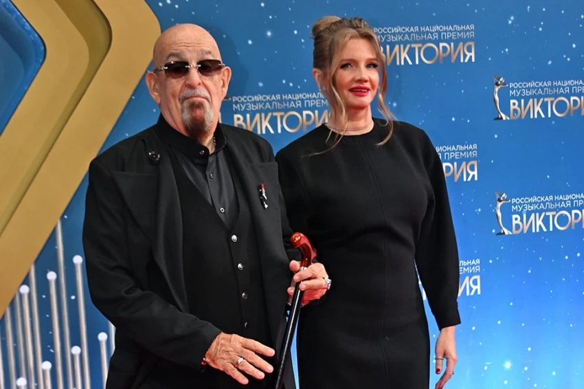 77-летний Михаил Шуфутинский сообщил о свадьбе с молодой подругой