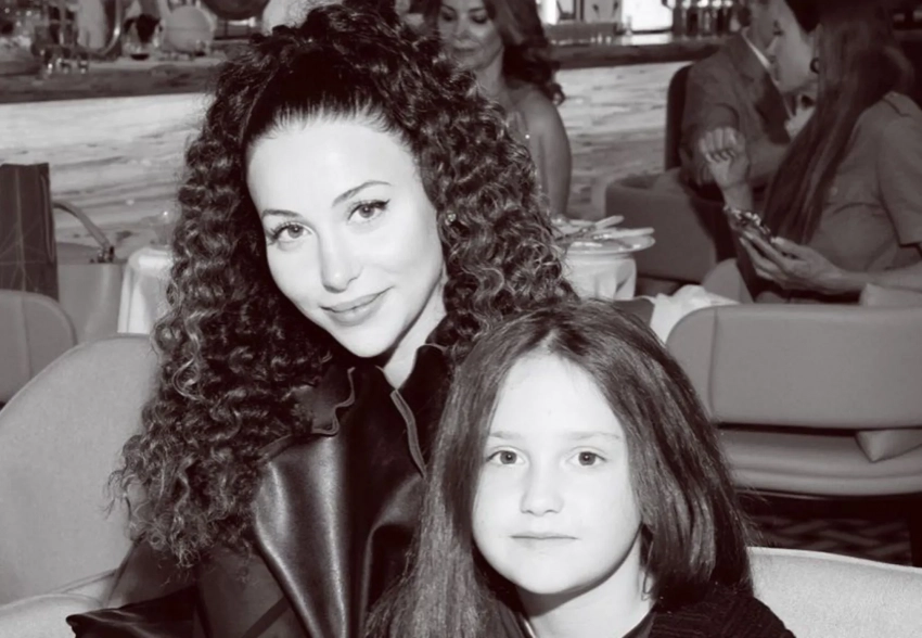 Зепюр Брутян поздравила дочь Агаты Муцениеце и Павла Прилучного с днём рождения