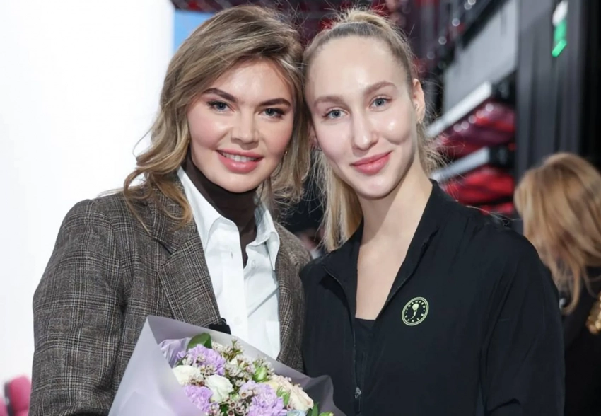 Алина Кабаева появилась в новом образе