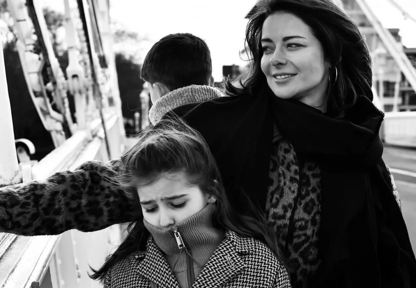 Марина Александрова снялась с детьми на улицах весеннего Лондона