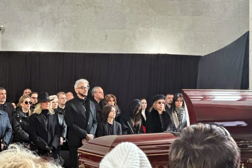 Похороны Бедроса Киркорова: Филипп Киркоров не смог сдержать слез на прощании с отцом