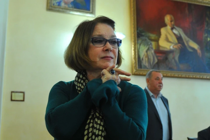 Как выглядела тяжело больная Лариса Голубкина: худенькая, в черном платьице сидела в кресле