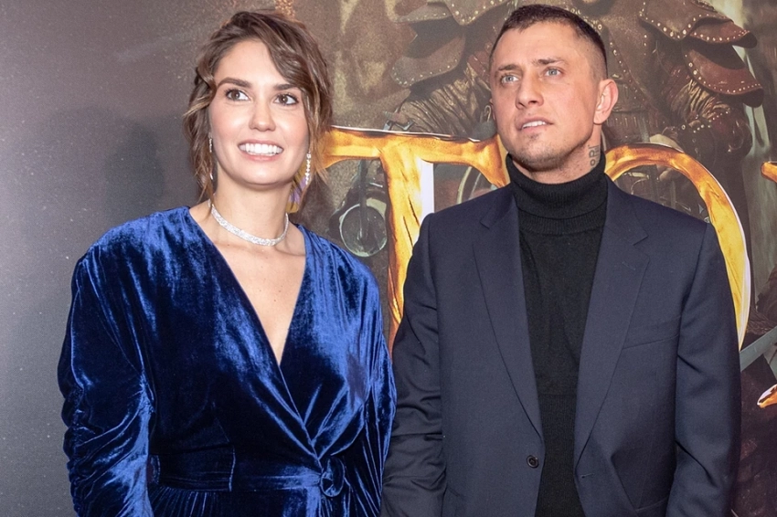 Павел Прилучный добился снижения алиментов через суд: Сколько будет платить актер Агате Муцениеце