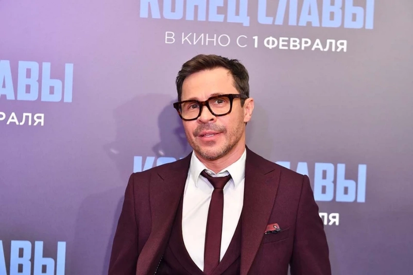 Павел Деревянко с невестой стали жертвами мошенников: за украденные фото в неглиже требуют сотни тысяч рублей