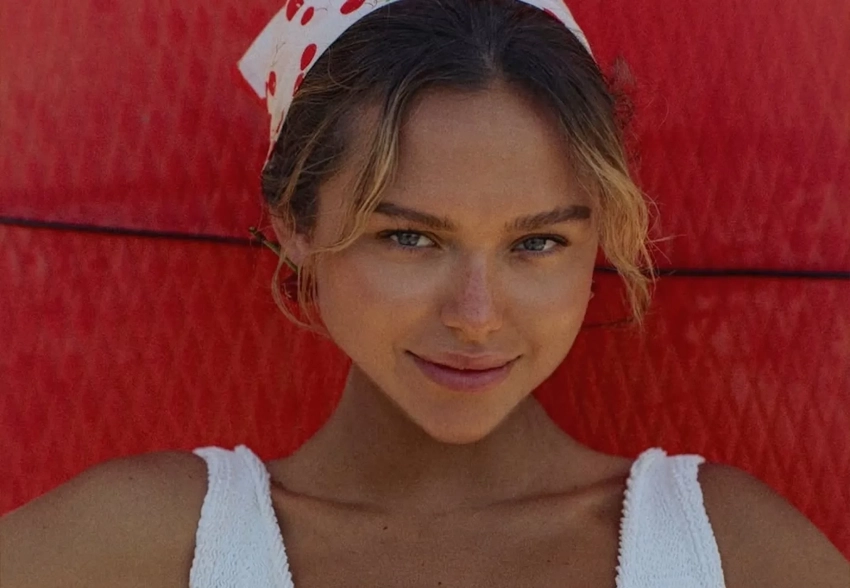 Стеша Маликова опубликовала фото в купальнике из Дубая