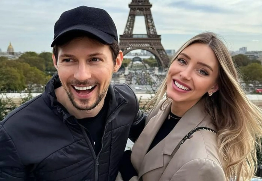 Девушка Павла Дурова Юлия Вавилова показала совместное фото с ним, повторив тренд из сети