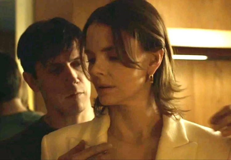 «Ждём развода»: В сети обсуждают обнаженную сцену Елизаветы Боярской