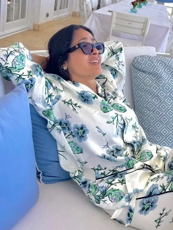 Сальма Хайек отдыхает на яхте в бикини