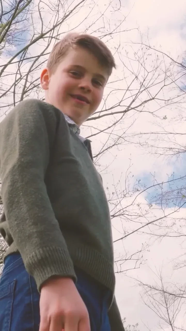 В сети появилось новое видео с принцем Луи в честь его седьмого дня рождения