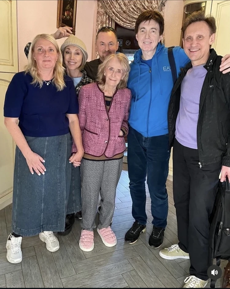 Скандальное фото Регины Дубовицкой: "Ничем она не болеет! Женщина выбрала зрелость без уколов красоты и пластики"