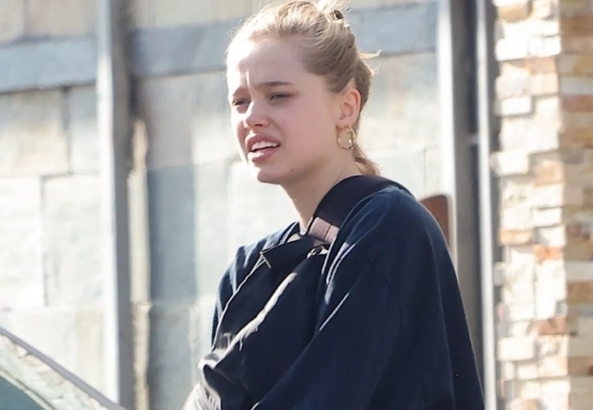 Дочь Анджелины Джоли Шайло засняли у танцевальной студии с подругой