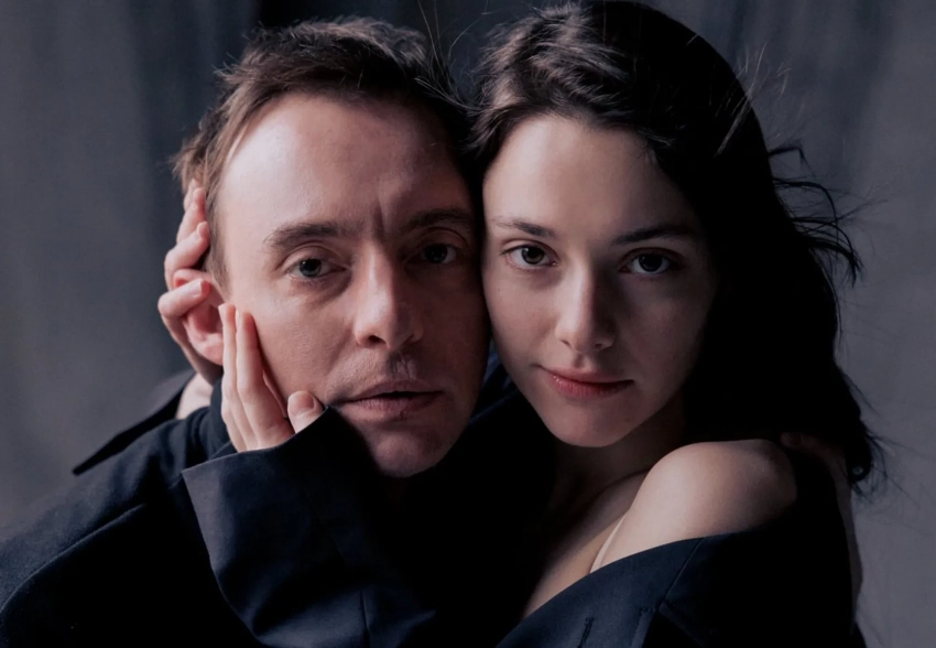 Актрису Александру Дроздову, которая ранила ножом возлюбленного, отправили под домашний арест. Она говорит, что защищала своего ребёнка