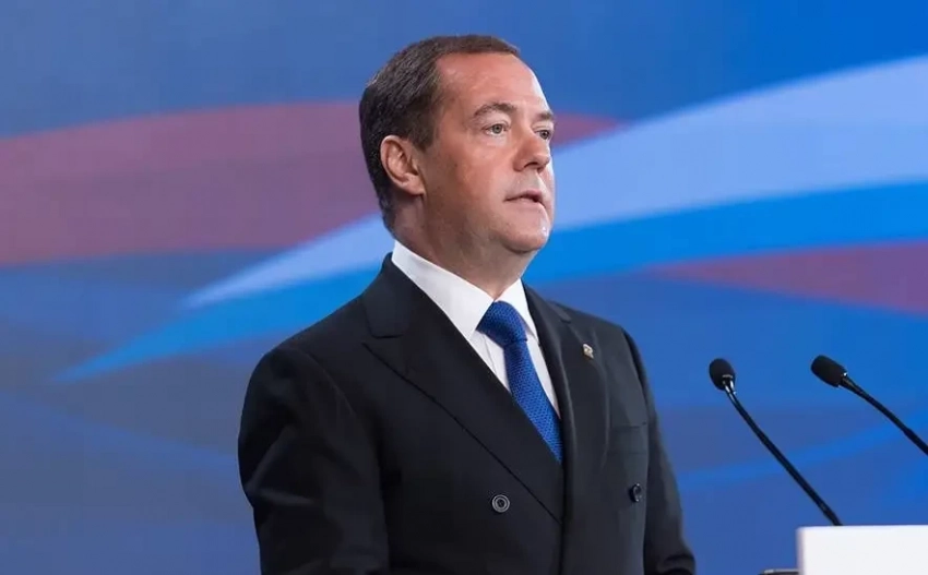 Медведев: Россия снова на передовой борьбы против нацизма, облачившегося в «новую маску»