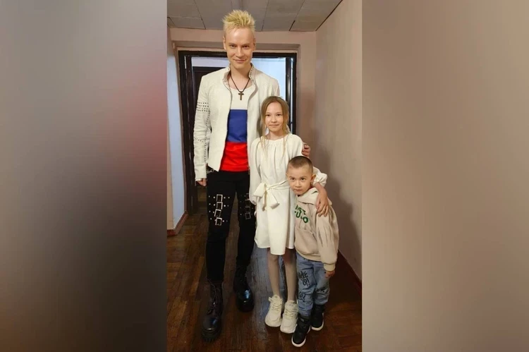 Сидела в первом ряду и встретилась за кулисами: SHAMAN исполнил новогоднее желание ставропольской школьницы