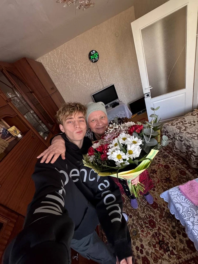 Покорил всех детей страны, построил империю и погряз в судебных исках: Чем знаменит популярный детский блогер Влад Бумага и на чем он зарабатывает