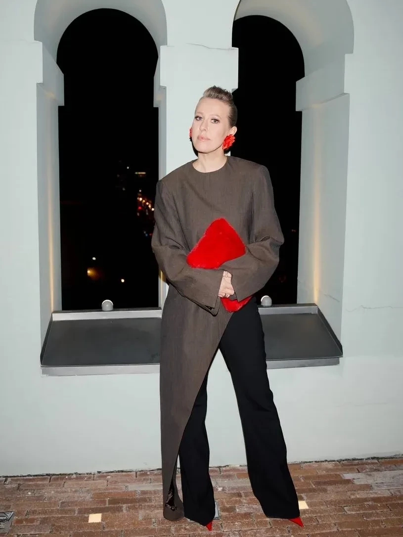 "Кабриолет" Успенской, танцы на крыше, чёрная икра и жирная явка: как Ксения Собчак, Светлана Бондарчук, Тимати и "вся Москва" гуляли на вечеринке "Антиглянца"