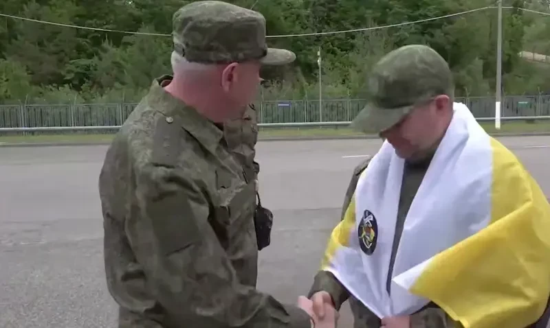 «Нас поменяли, всё нормально»: произошел обмен более 300 российских и украинских военнопленных