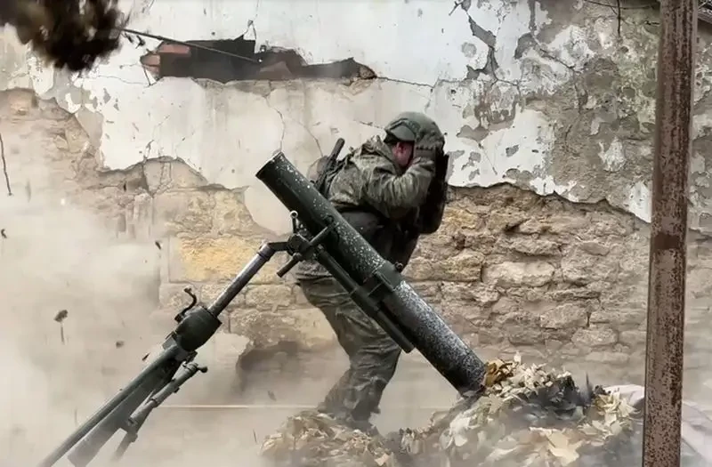 ВС РФ вклинились в оборону ВСУ в районе Петровского на Красно-Лиманском направлении, продвинувшись почти на километр