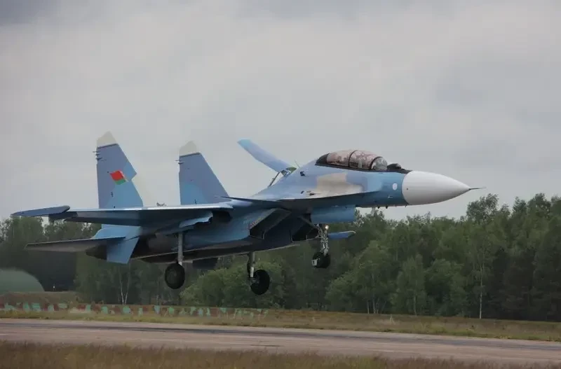«Новейшие машины с улучшенными характеристиками»: Белоруссия получила новую партию многоцелевых истребителей Су-30СМ2