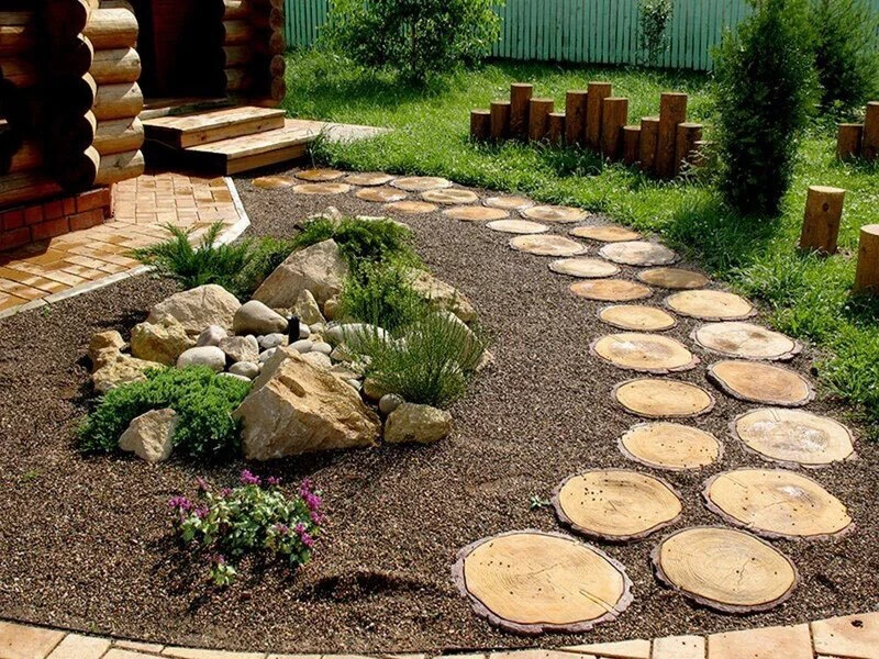 Результат без больших затрат: как сделать дорожки на даче красиво и дешево