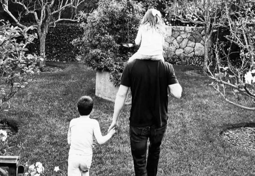 Меган Маркл показала новое фото мужа и детей после слов принца Гарри о том, что он хотел бы примириться с семьёй