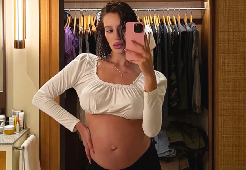 Беременная девушка Тимати Валентина Иванова показала фото в бикини