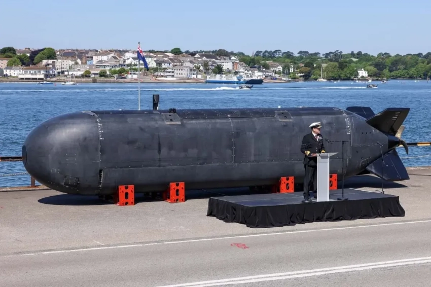 Церемония спуска на воду британского подводного дрона XV Excalibur не обошлась без эксцессов