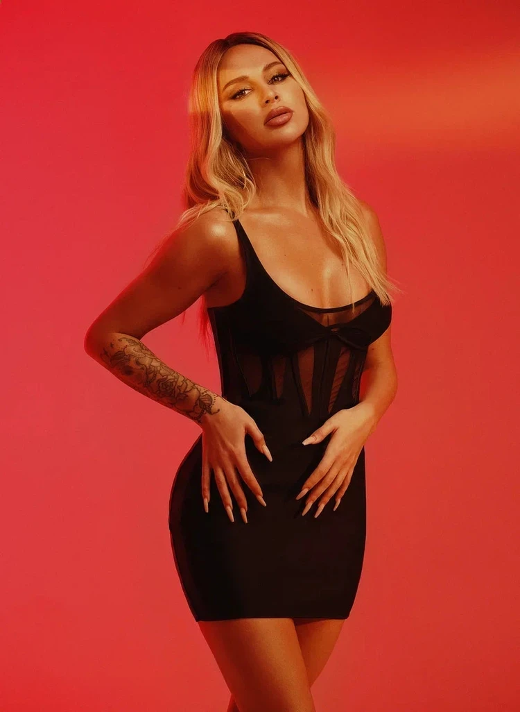 «Бывает я реву часов пять!»: Анна Асти откровенно рассказала о своих комплексах