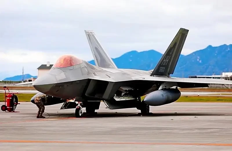 США перебросили в Иорданию истребители F-22 Raptor, базировавшиеся на британской авиабазе Лейкенхит