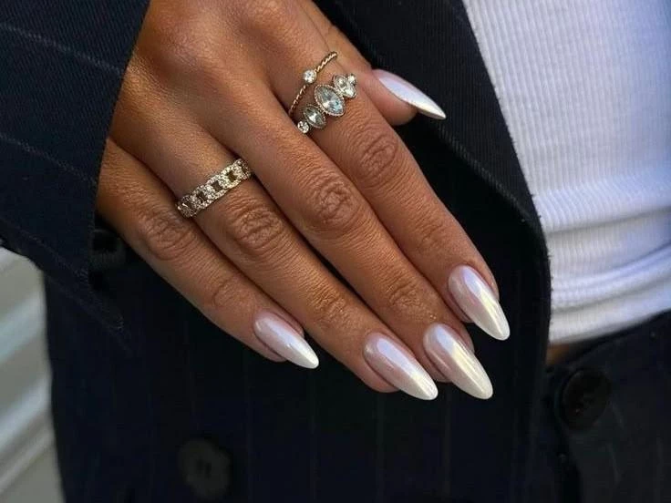 Какие 7 дизайнов маникюра притянут финансы и удачу в июле 2025 года