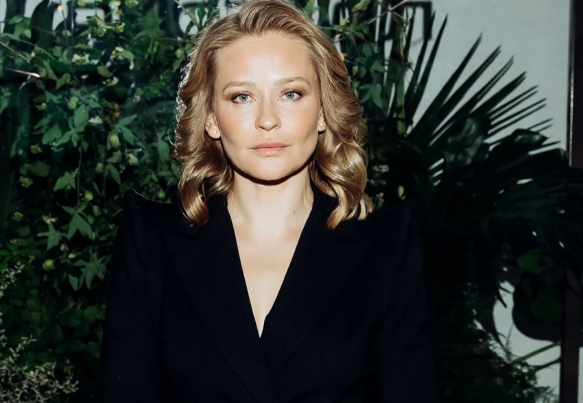 Юлия Пересильд, Юлия Бордовских, Наташа Максимова, Елена Кулецкая с дочерьми на презентации санатория "Кристалл"