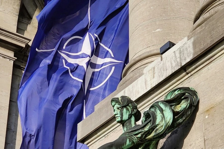 НАТО придется выбирать из двух вариантов существования