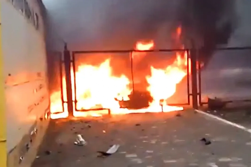 Военные склады в Одессе горят после прилёта российских «Гераней»