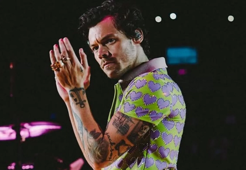 Гарри Стайлса заметили целующимся с неизвестной девушкой