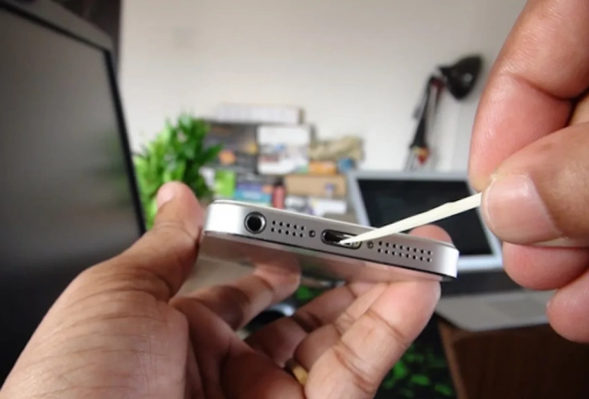 Пошаговая инструкция, как почистить гнездо зарядки смартфона в домашних условиях