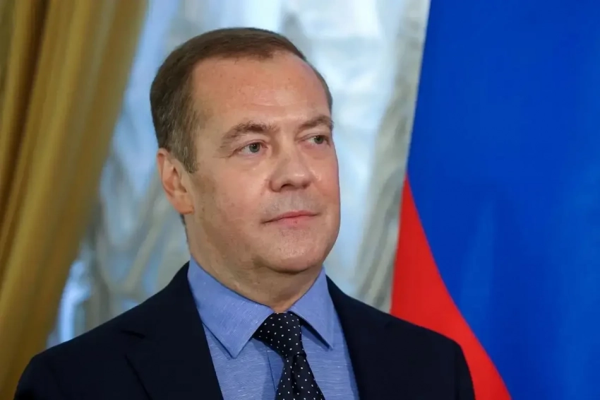 Медведев провёл в Совбезе России заседание по вопросу комплектования ВС РФ контрактниками