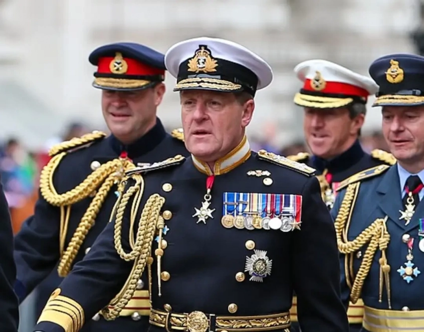 Служебный адмиральский роман: командующего ВМС Великобритании уволили и лишили звания после жалобы супруга подчинённой