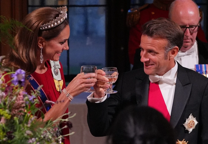 Кейт Миддлтон и принц Уильям, король Карл III и королева Камилла на государственном банкете в честь визита Эммануэля Макрона