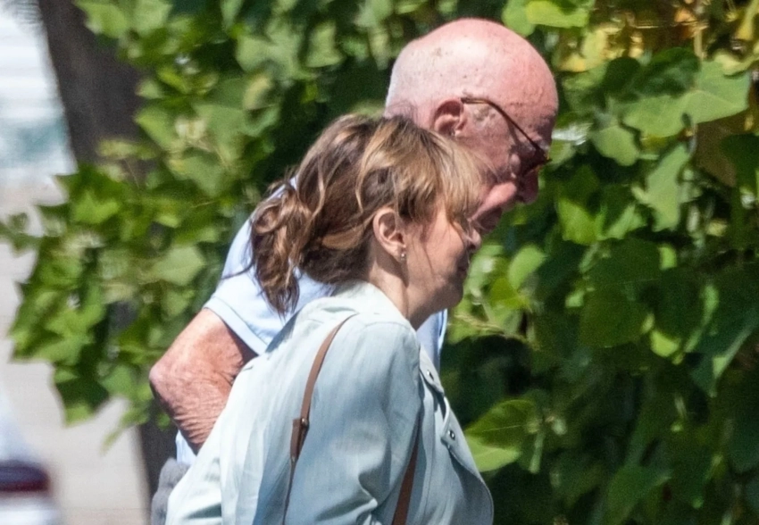 94-летний миллиардер Руперт Мёрдок отправился праздновать первую годовщину свадьбы с матерью Даши Жуковой