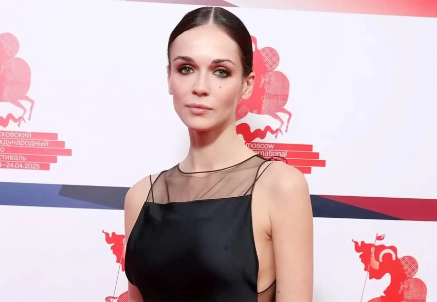 "Для мужчин я — лютая беда. Лучше быть дурочкой". Софья Синицына — о слухах о романе с Фёдором Бондарчуком, своей красоте и дочери от сына Олега Табакова