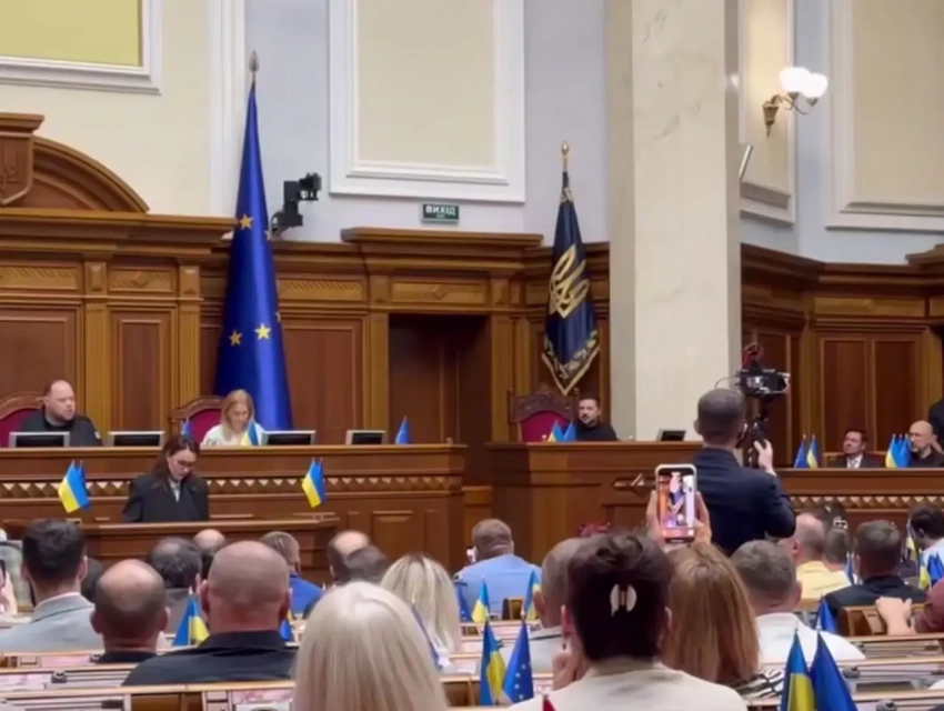 «Нужно иметь совесть»: нардеп Рады вступил в перепалку с Зеленским прямо в зале парламента