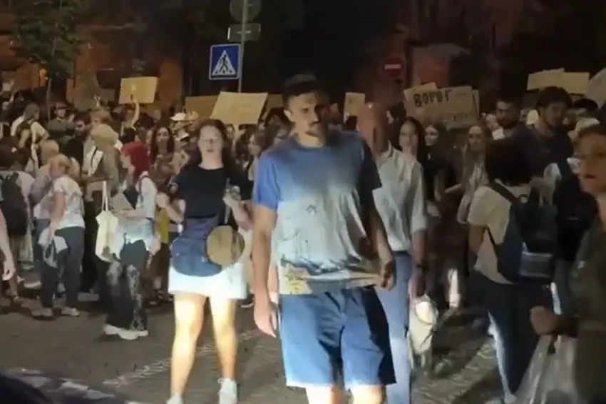 «Назад в будущее»: на акциях протеста в Киеве снова слышны антироссийские речёвки 2014 года